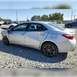 Toyota corolla 2015 repuestos disponibles
